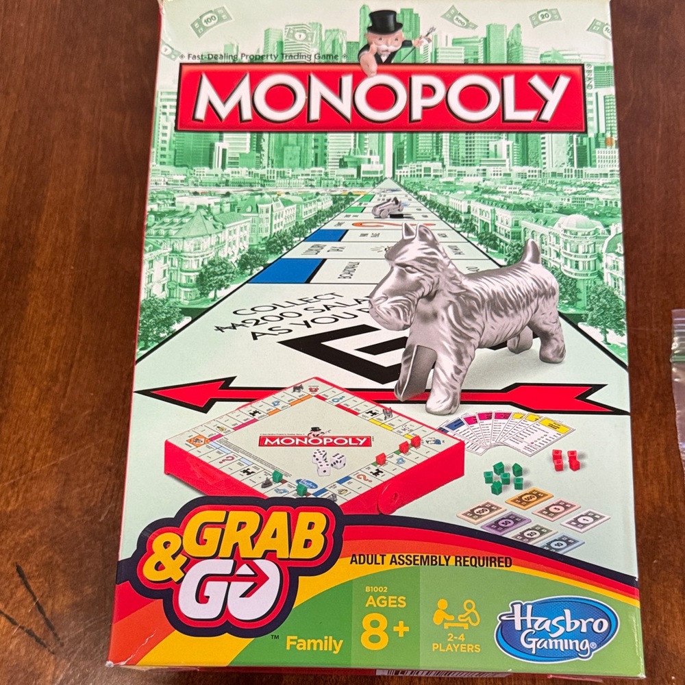 Hasbro Monopoly Grab & Go - Red and Yellow